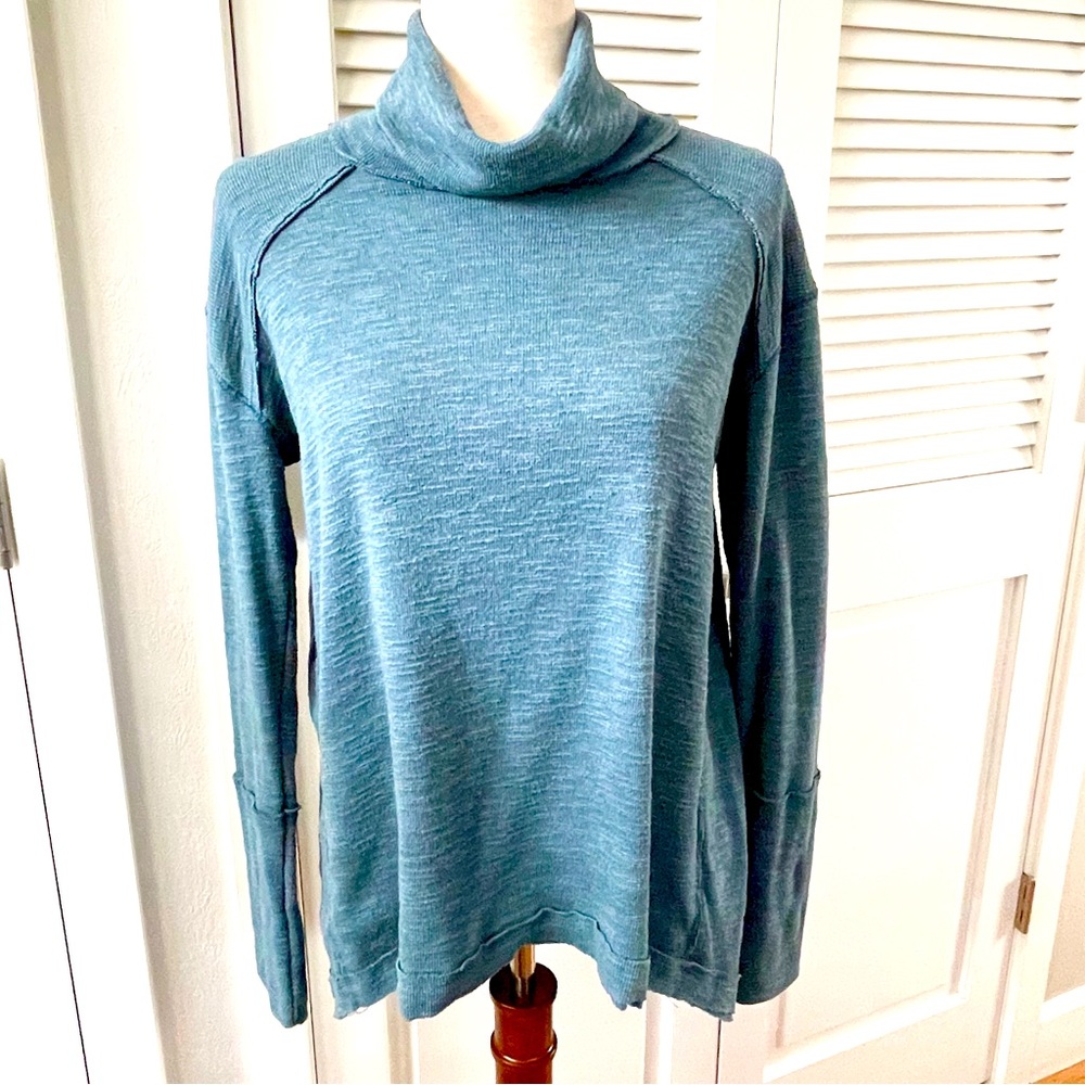 We The Free Turtleneck/Cowl Sweater Tunic Top Long Sleeved Split Back Size M